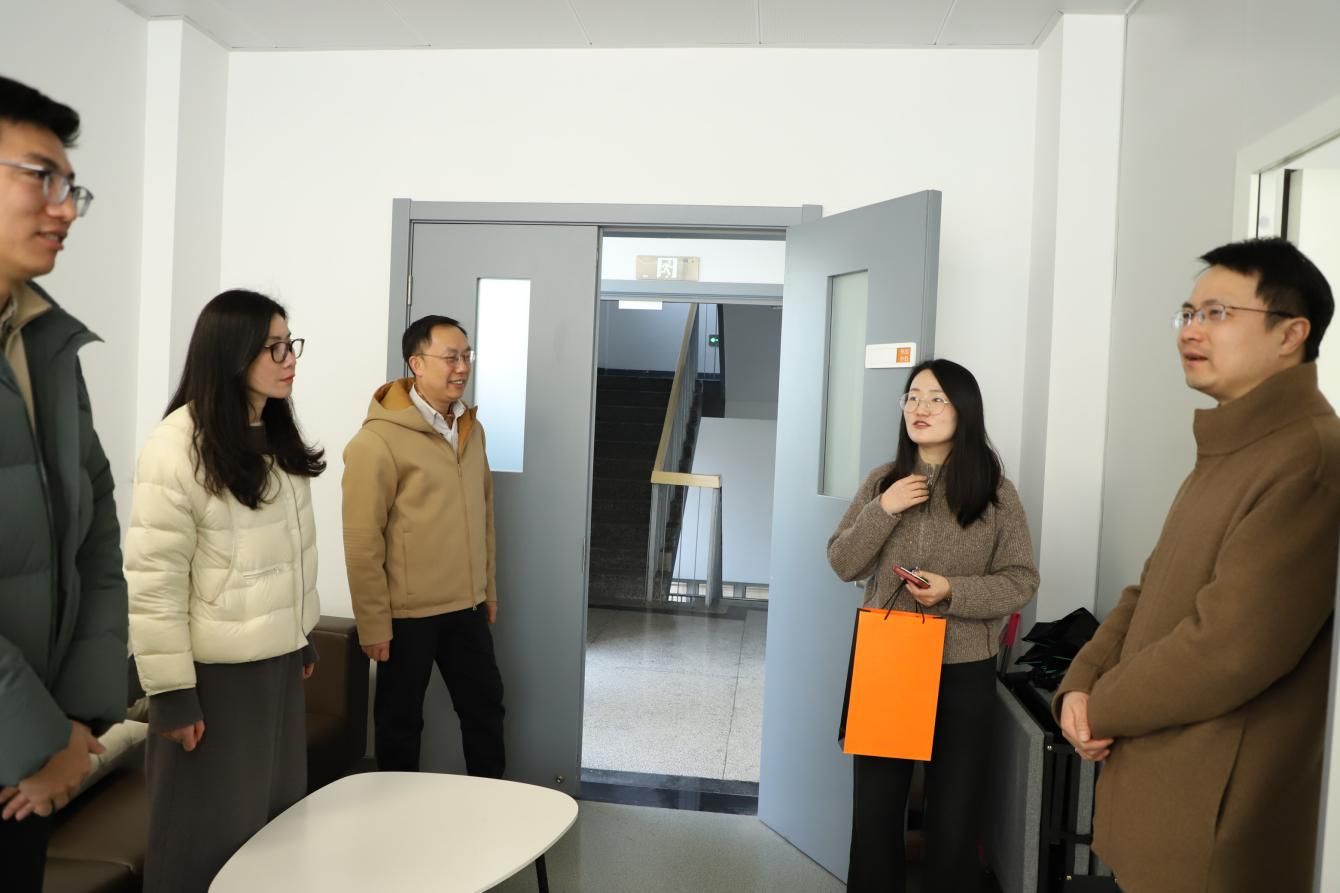 B2E1F40555356788C6871DAC8A1_BCFBAFD0_17088