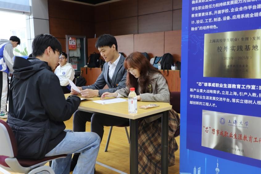 B1DE2CF179F4A3C33E7EFB6B9E3_D2CE7737_12965